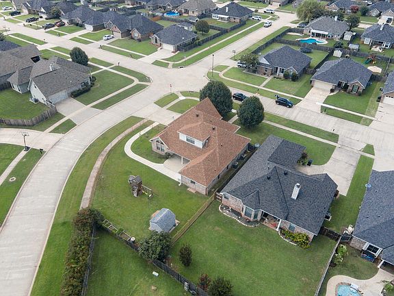 4th image of 6200 Hollyhock Ln