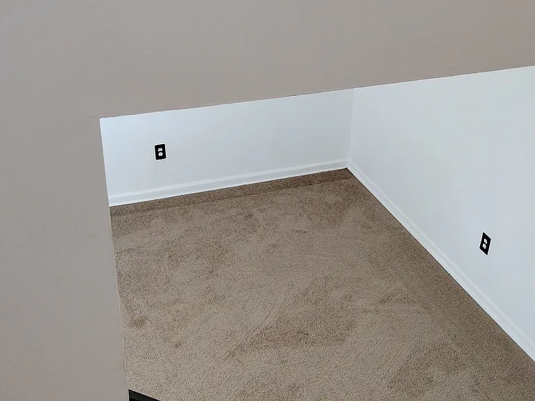 818 Johahn Dr — Photo 7