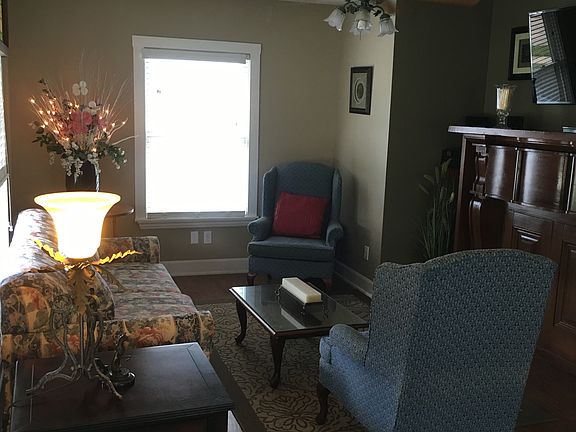 2nd image of 3811 Lonsdale St