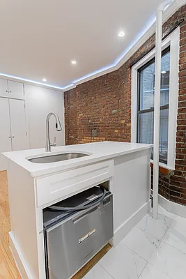 Rented by Bond New York | media 17