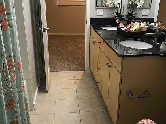 4th image of 1700 Jake St Unit 202
