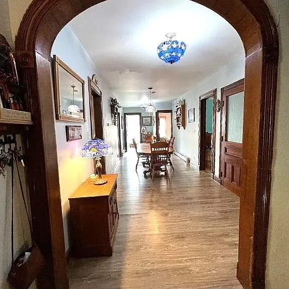 4 bed, 1893 sqft, $1,600 — Photo 2