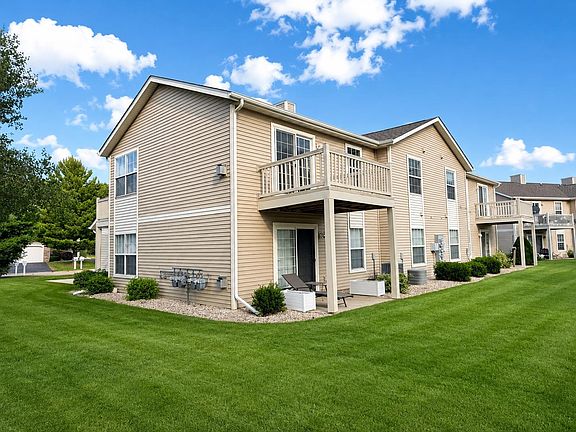 3rd image of 2548 Edgewood Dr