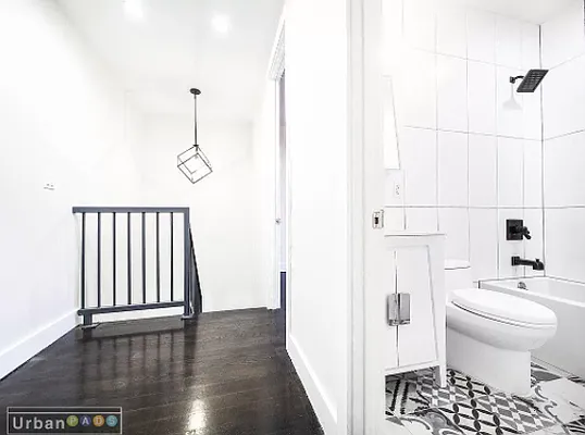 Rented by Greenrock Management | media 20