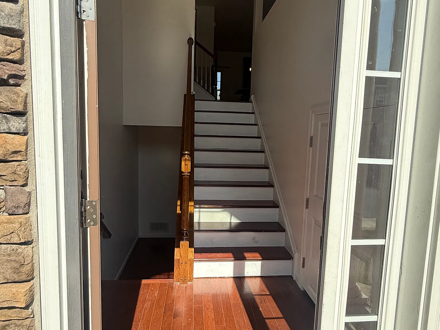3 bed, 1880 sqft, $2,700 — Photo 2