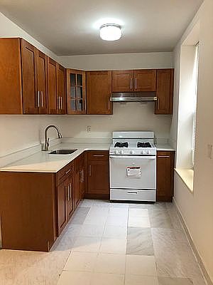 2nd image of 1025 45th St APT 1A