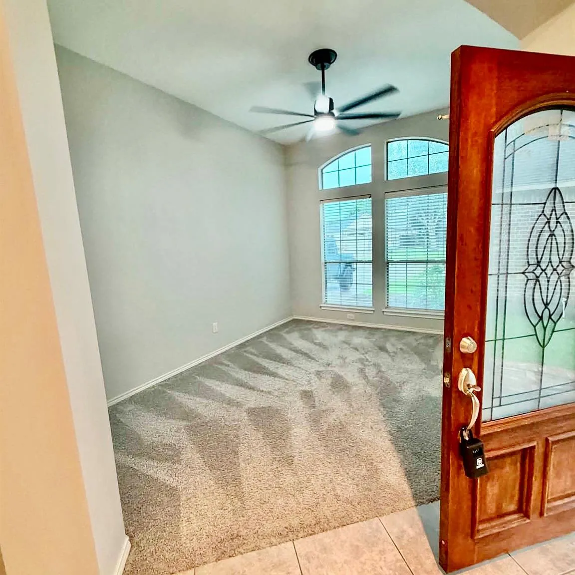 3 bed, 2.0 bath, 2383 sqft, $2,750 — Photo 3