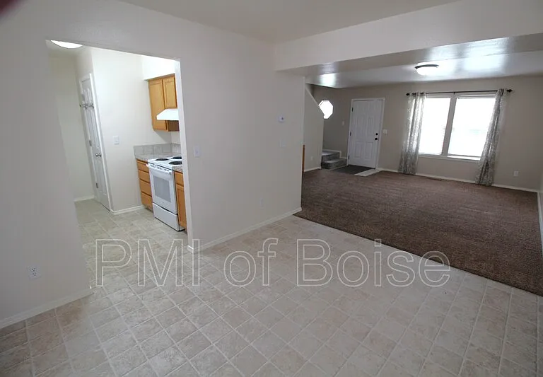 633 W Idaho Ave — Photo 4