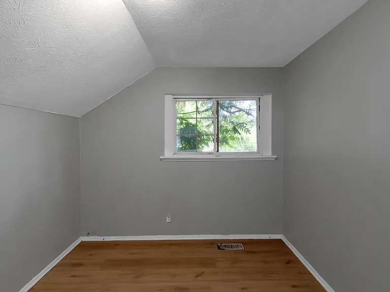 3325 Valley Bend Rd — Photo 31