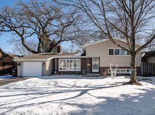 145 Dole Ave, Crystal Lake, IL 60014