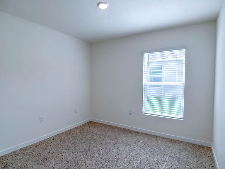 2122 NE 28th Pl — Photo 9