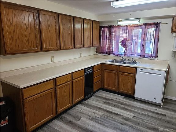 5th image of 722 Oakleaf Dr