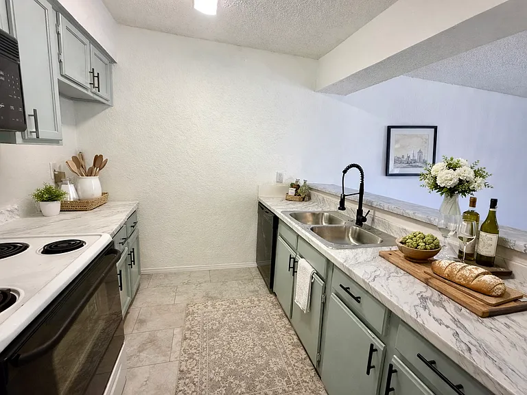 9813 Walnut St #302 — Photo 5