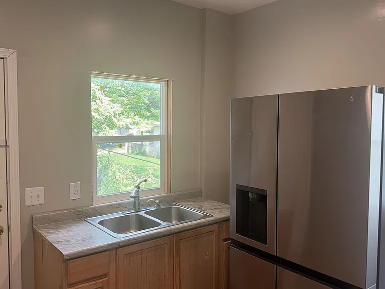 247 E Pearl St — Photo 7