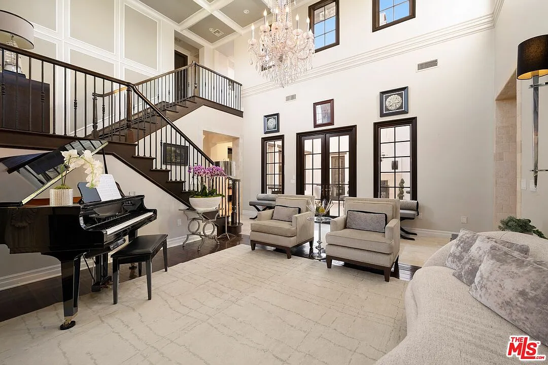 5 bed, 6.0 bath, 6745 sqft, $60,000 — Photo 4