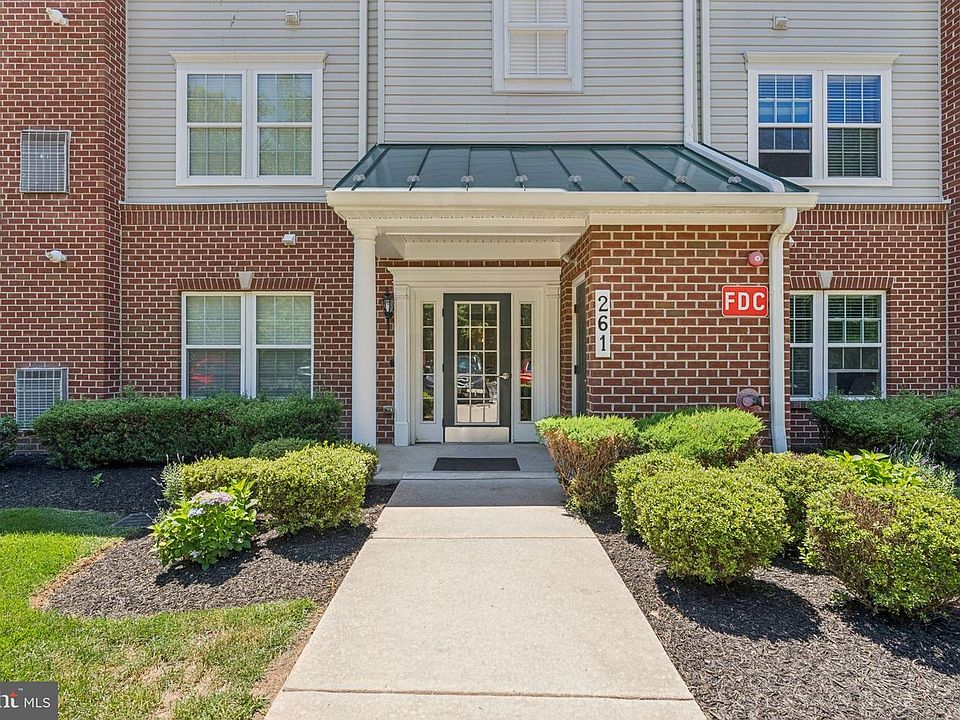 1st image of 261 Beckenham Cir Unit 402