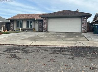 904 Countryside Ln, Modesto, CA 95358