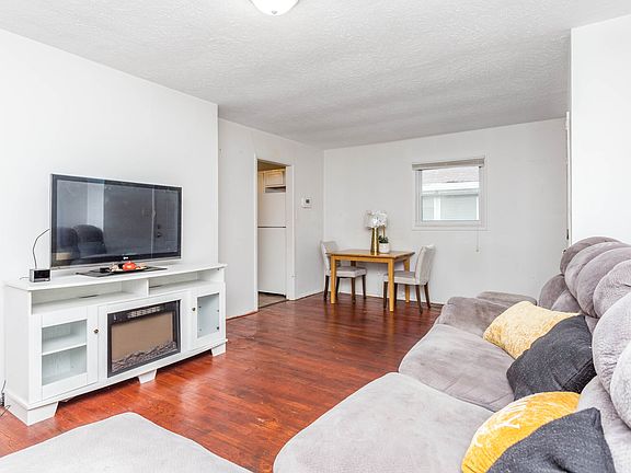 4th image of 4624 Woodcroft Ave