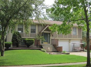 202 Downing Dr, Bloomingdale, IL 60108