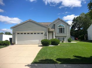3440 Queenston Dr SE, Kentwood, MI 49512