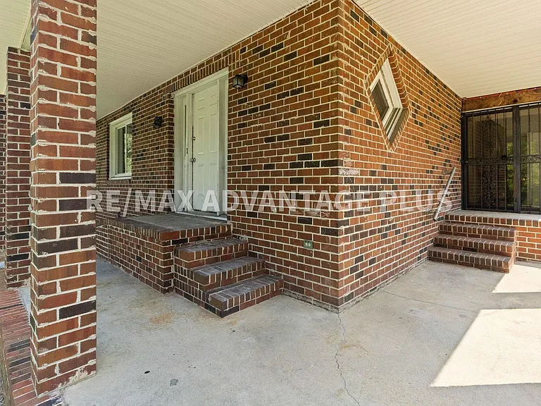 516 N Center St — Photo 3