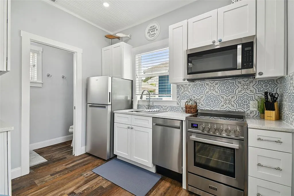 1 bed, 1.5 bath, 448 sqft, $2,750 — Photo 3