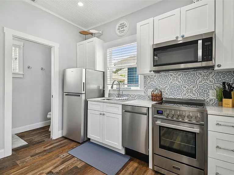 602 1/2 Skinner Blvd — Photo 3