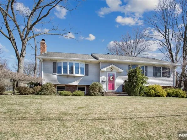 27 Cottage Ave, Montvale, NJ 07645