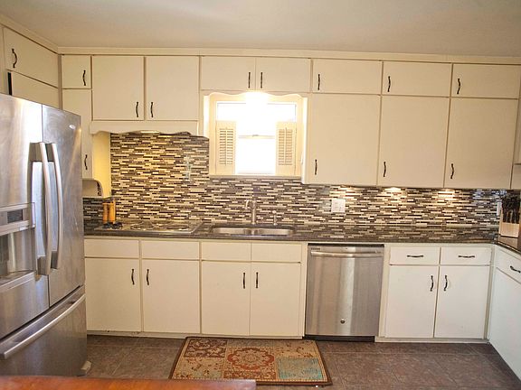 3rd image of 4113 Dawn Dr