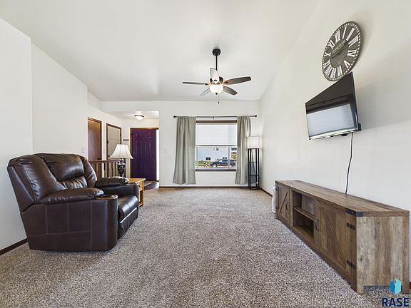 4th image of 6209 N Seubert Ave