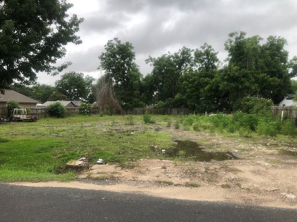 2nd image of 2106 14th St
