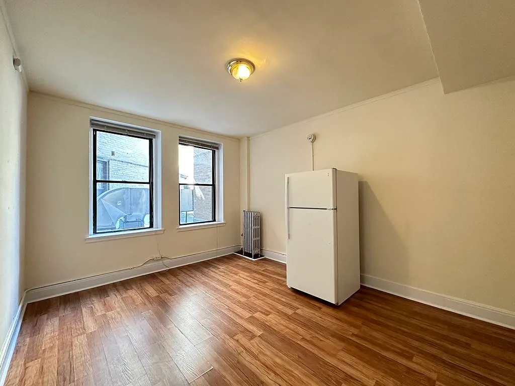 Captivating Studio, 1 Bath at Diversey + Milwaukee (Logan Square) — Photo 2