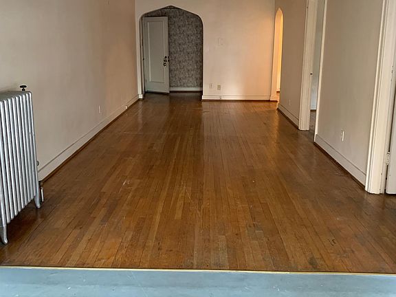 2nd image of 804 W 48th St APT 305