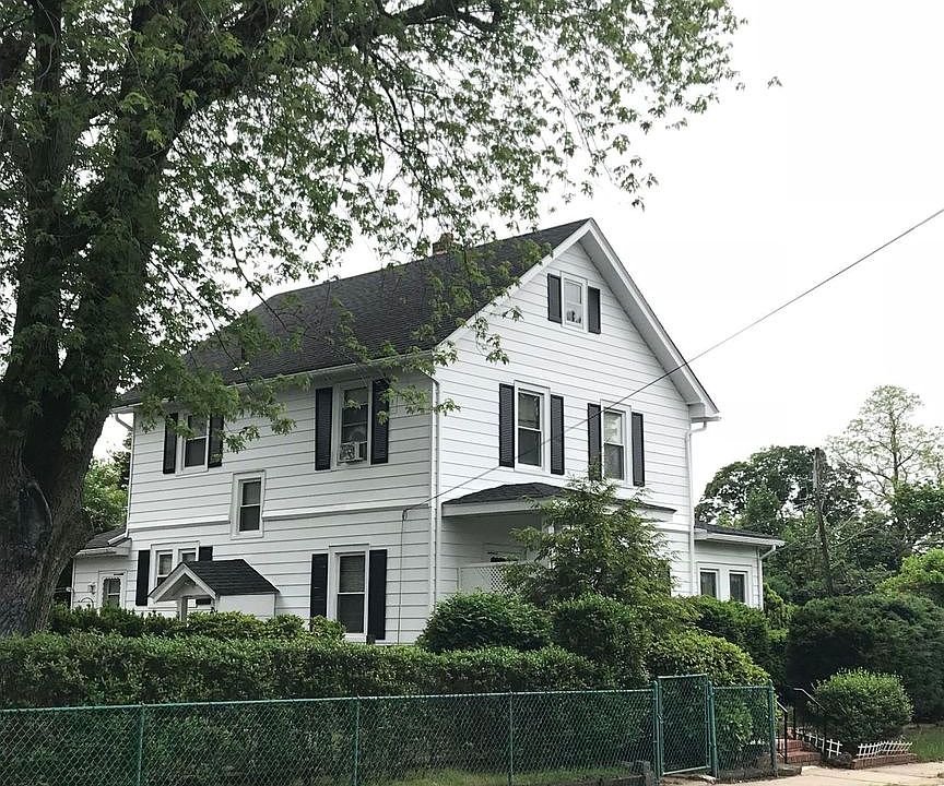 2nd image of 10 Halsey St