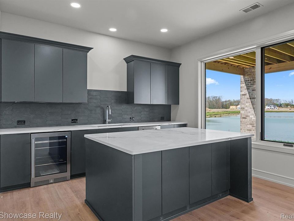 2559 Crystal Lake Dr, photo 26