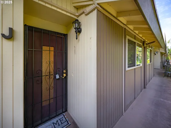4059 Donald St APT J, Eugene, OR 97405