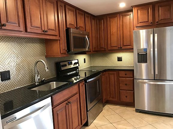 3rd image of 156 Circular St APT 6