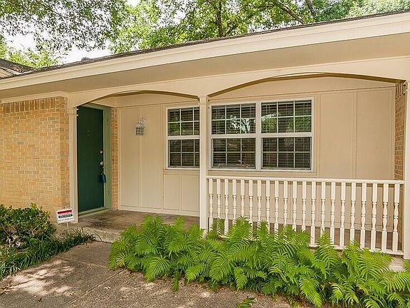 3rd image of 10517 Lake Gardens Dr
