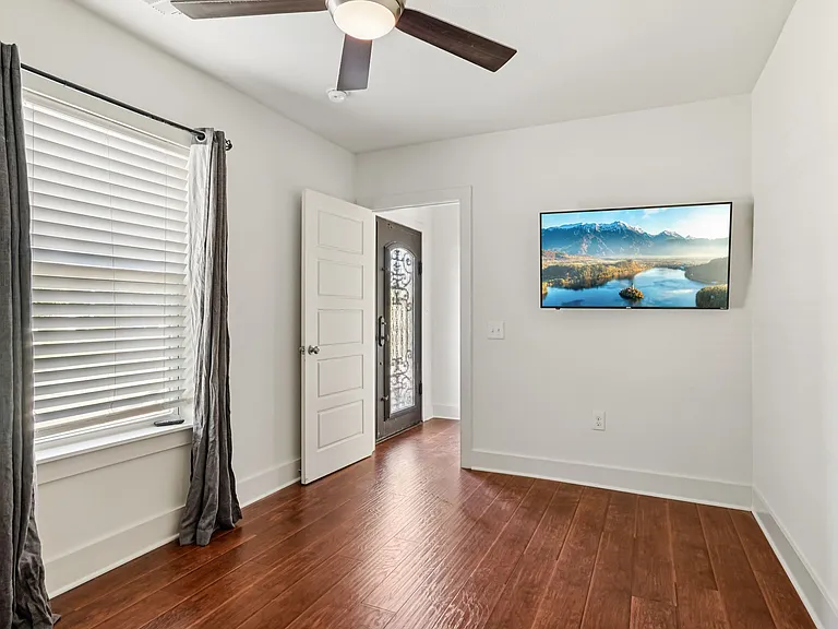 422 N Marlborough Ave — Photo 12