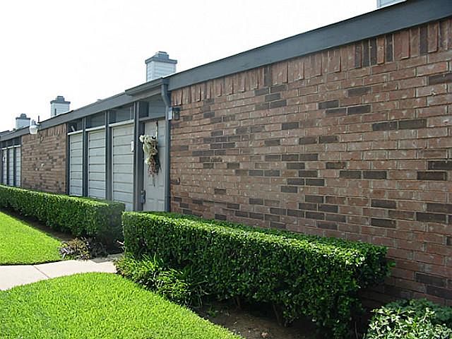 1st image of 614 Bellaire Dr APT D