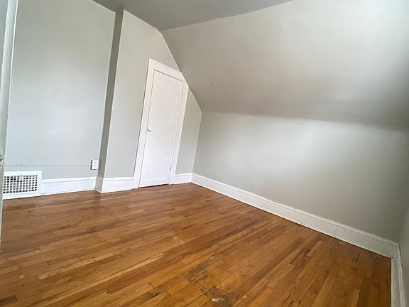 3rd image of 18800 Raymond St