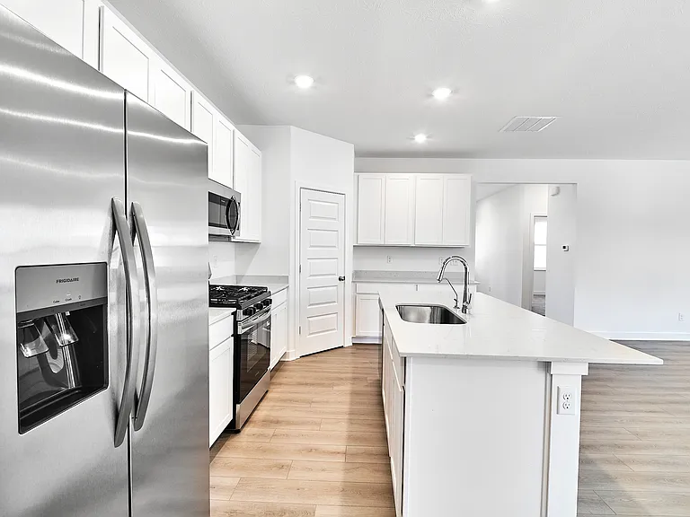 404 W Monroe St — Photo 16