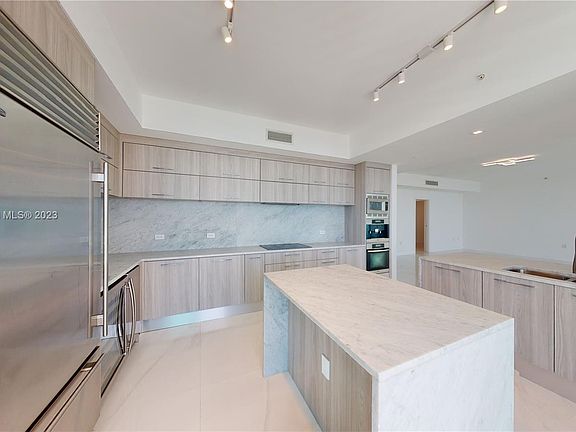 5th image of 900 Biscayne Blvd #Penthouse 6005