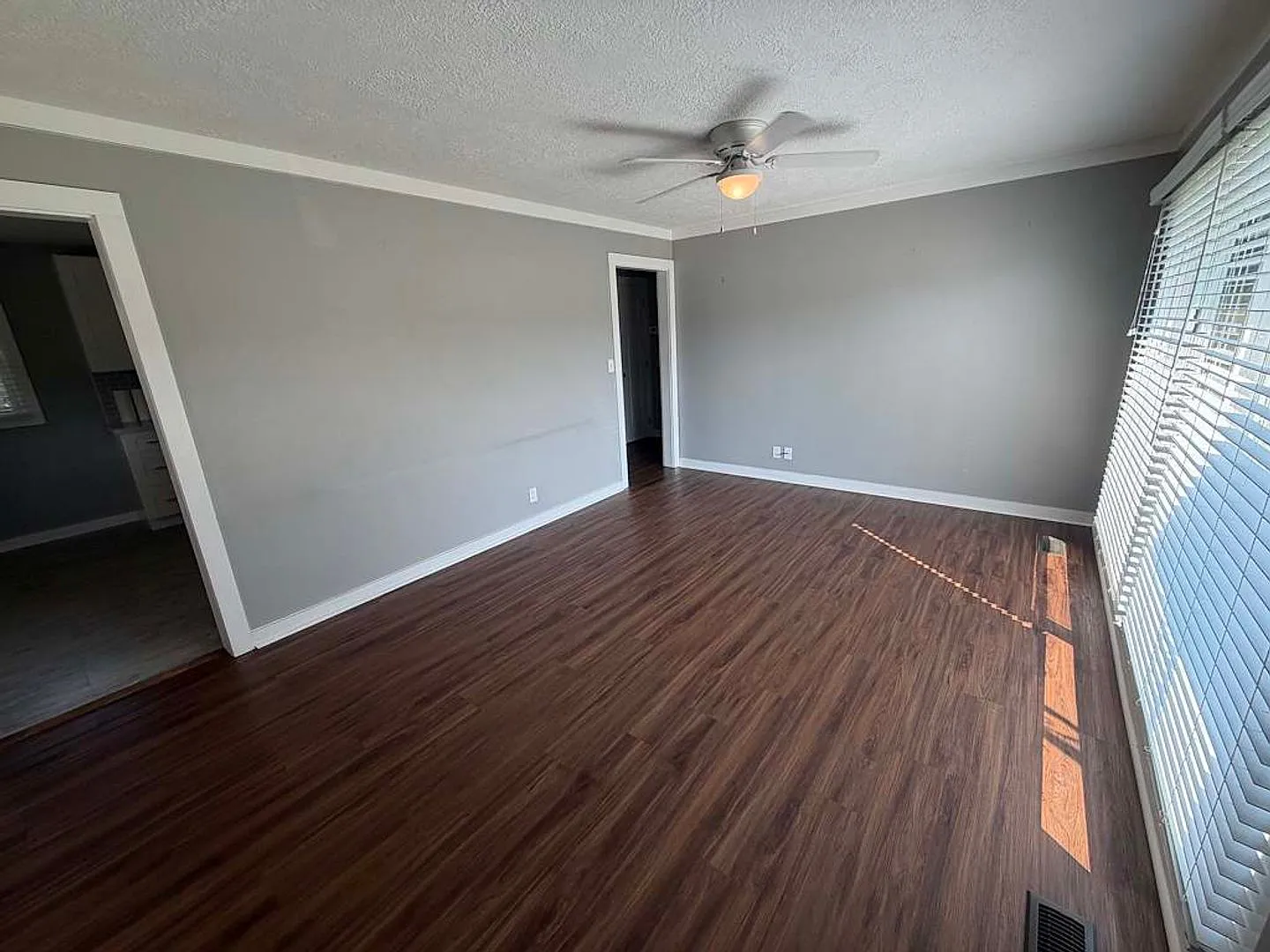 Rocky Hill Area All One Level 3 Bedrooms 2 Baths — Photo 2