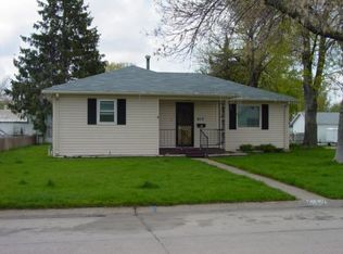 617 18th St, Gothenburg, NE 69138