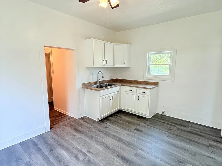 1016 Beechwood Ave — Photo 2
