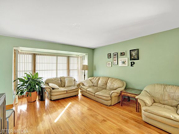 3rd image of 3712 Elmwood Ave