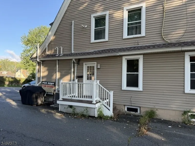 3 bed, 1.5 bath, $2,295 — Photo 3