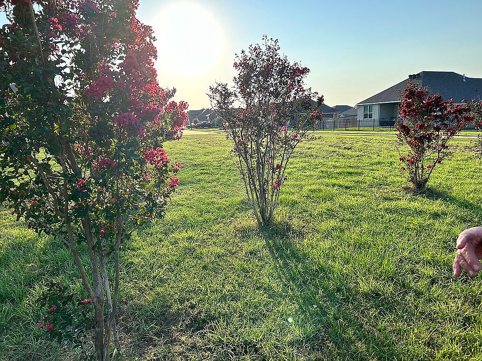 2nd image of 2001 Eagle View Dr
