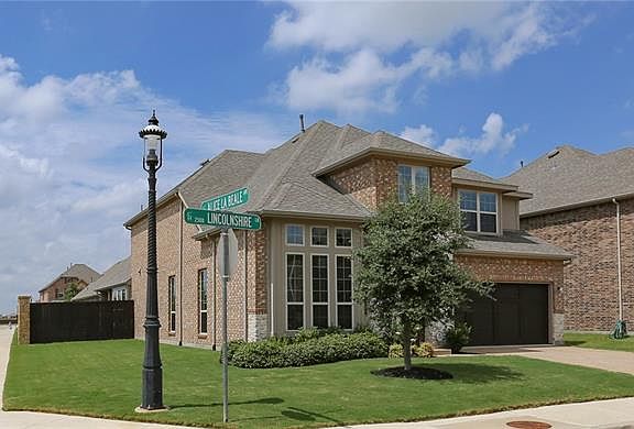 2nd image of 2501 Lincolnshire Ln